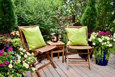 Remove Dirt and Pollen from Your Outdoor Furniture!